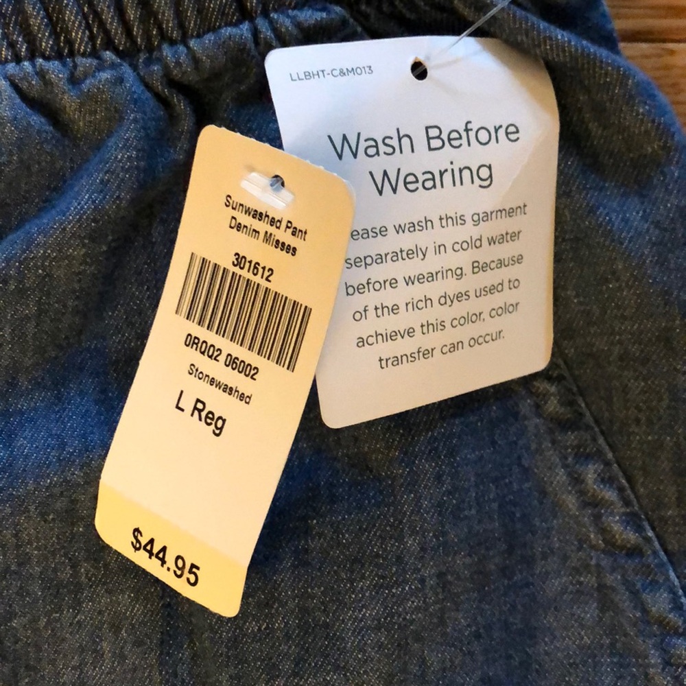 NWT L.L. Bean Classic Fit denim jeans - Picture 2 of 5